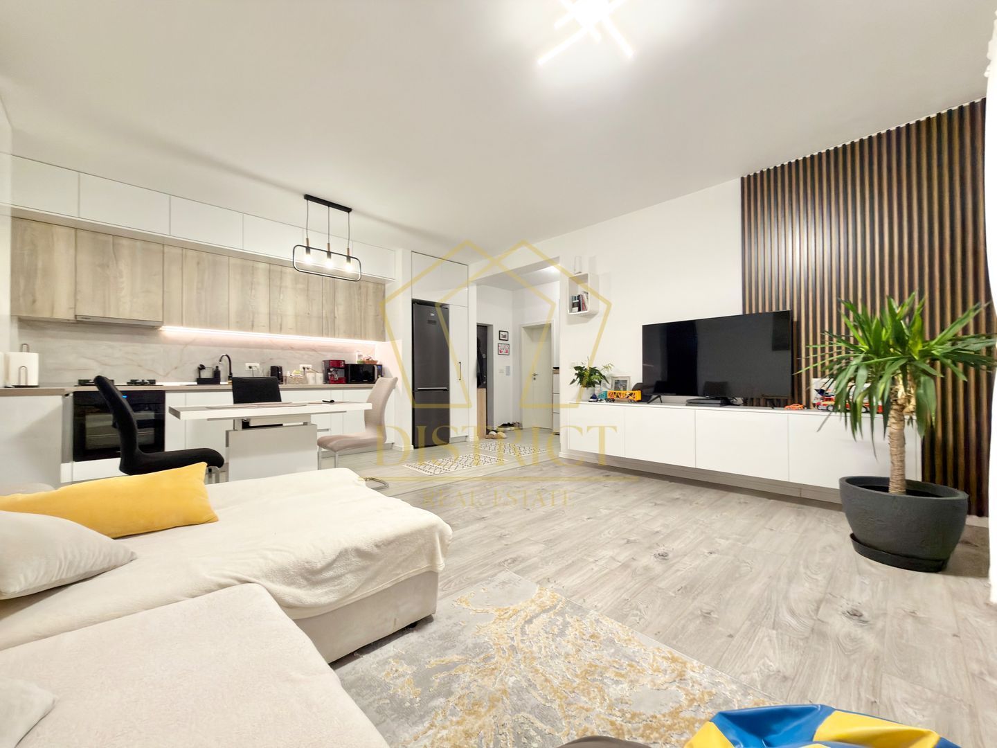 Apartament cu 3 camere mobilat si utlat, 70 mp utili, in Giroc la etajul 2. - Poză 1