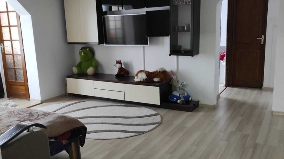 BRASADAS vinde ap 3 camere etajul 3/4. - Poză 1