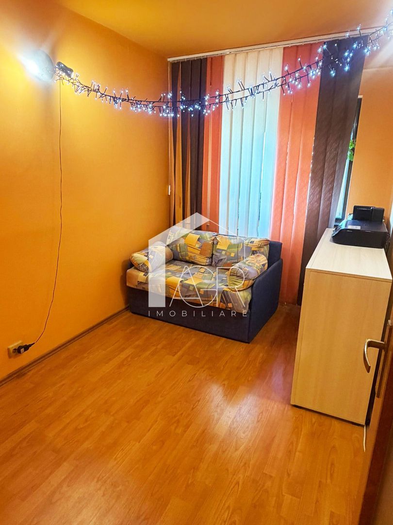 Apartament cu 3 camere, decomandat, zona 9 Mai - Poză 9