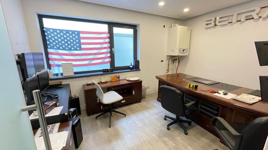 VILA DE INCHIRIAT PARCARE   BIROURI ZONA  PIPERA - Poză 3