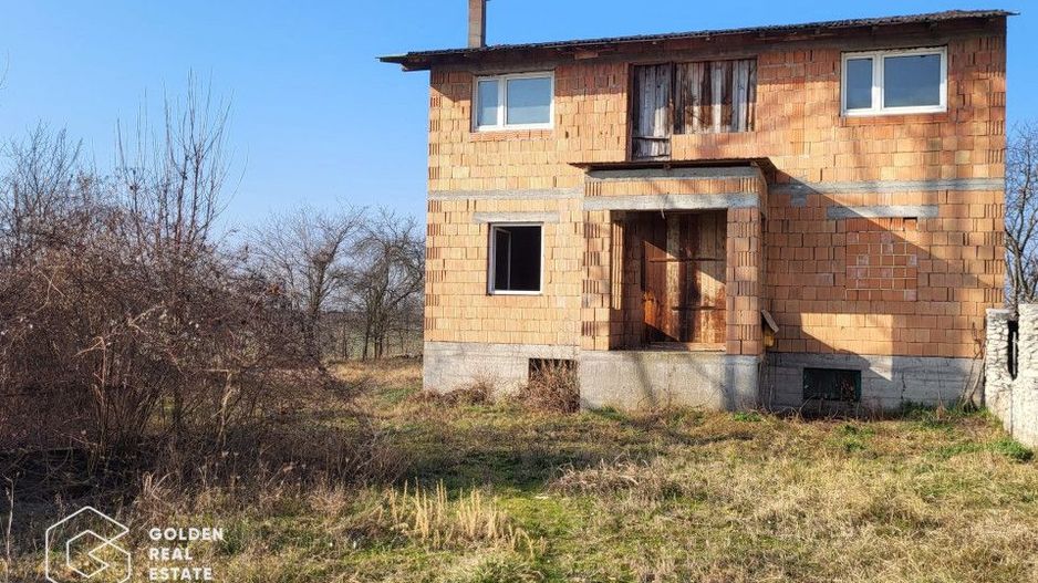 Casa la rosu, teren 7105 mp, Lipova - Poză 2