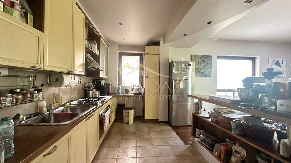 Apartament cu 4 camere *192mp* // Primaverii - Poză 7