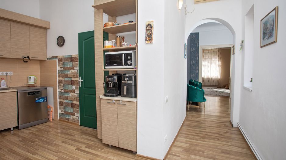 Vilă, singur în curte, central, Oradea 128 mp. 800  E/lună. Comision 0 - Poză 18