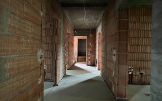 Casa zona Lunei, 5 camere + 3 bai, centrala proprie, rezidential sau birouri ! - Poză 45