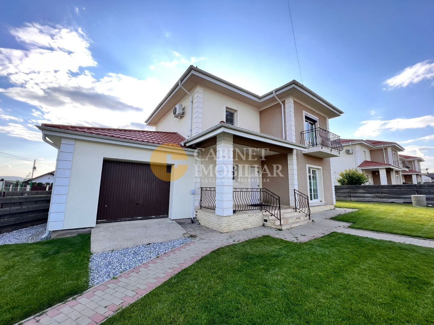 Casa PREMIUM 4 camere 2 bai - Garaj - MOBILATA complet - Poză 1