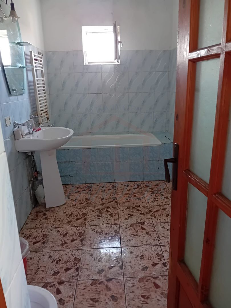 PROPRIETATE P+P1 CU 10 CAMERE – DE ÎNCHIRIAT SAU DE VÂNZARE - Poză 4