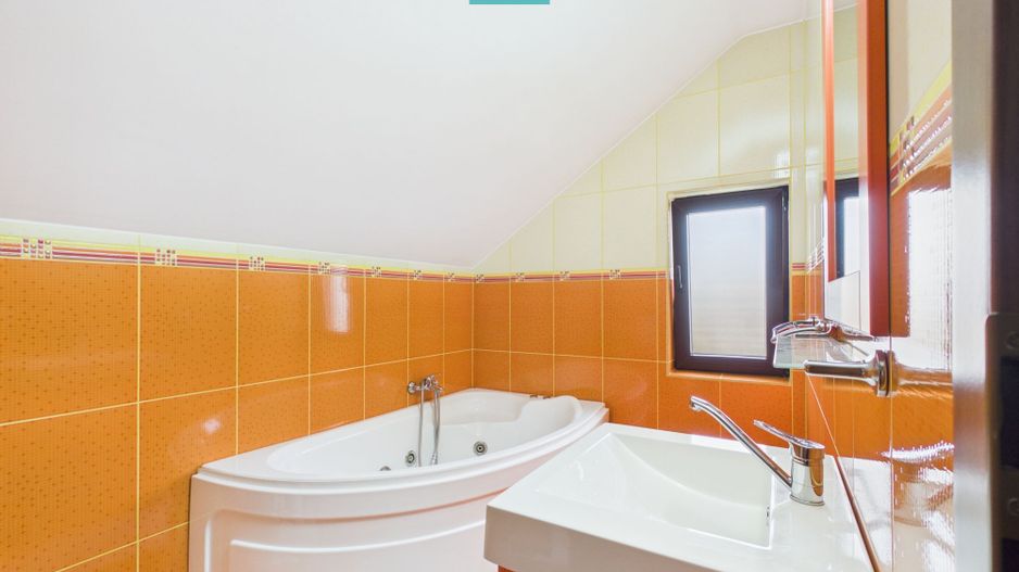 Casă cu 5 camere și teren 562 mp, Curtici - Poză 14