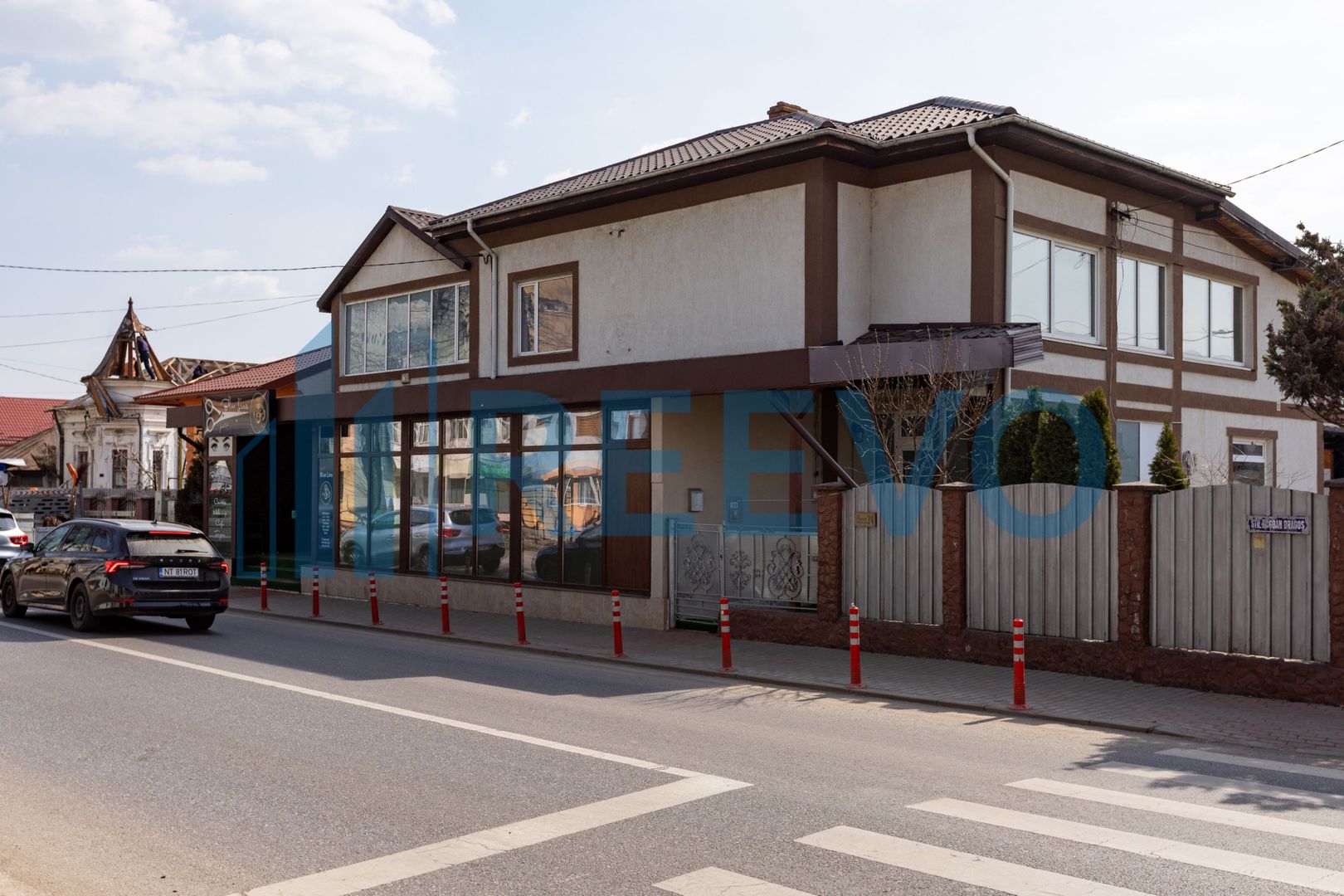 Clădire și teren de investiție, central Roman - Poză 77