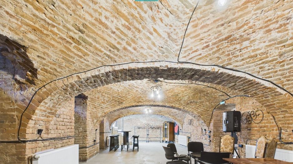 Eleganță subterană - pivniță exclusivistă Arad - Poză 27