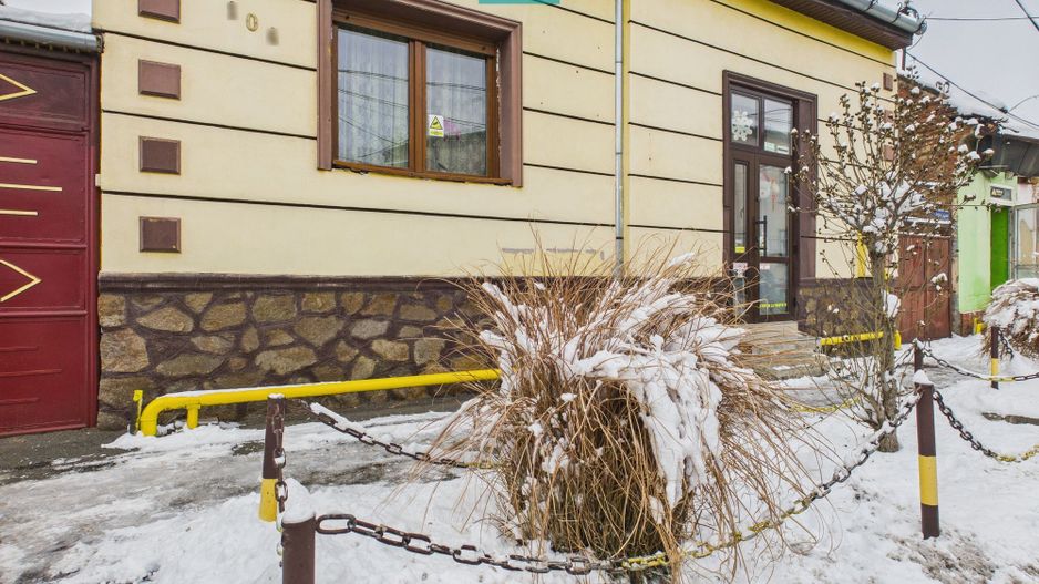 Casă cu 4 camere în zona Parneava - Poză 1