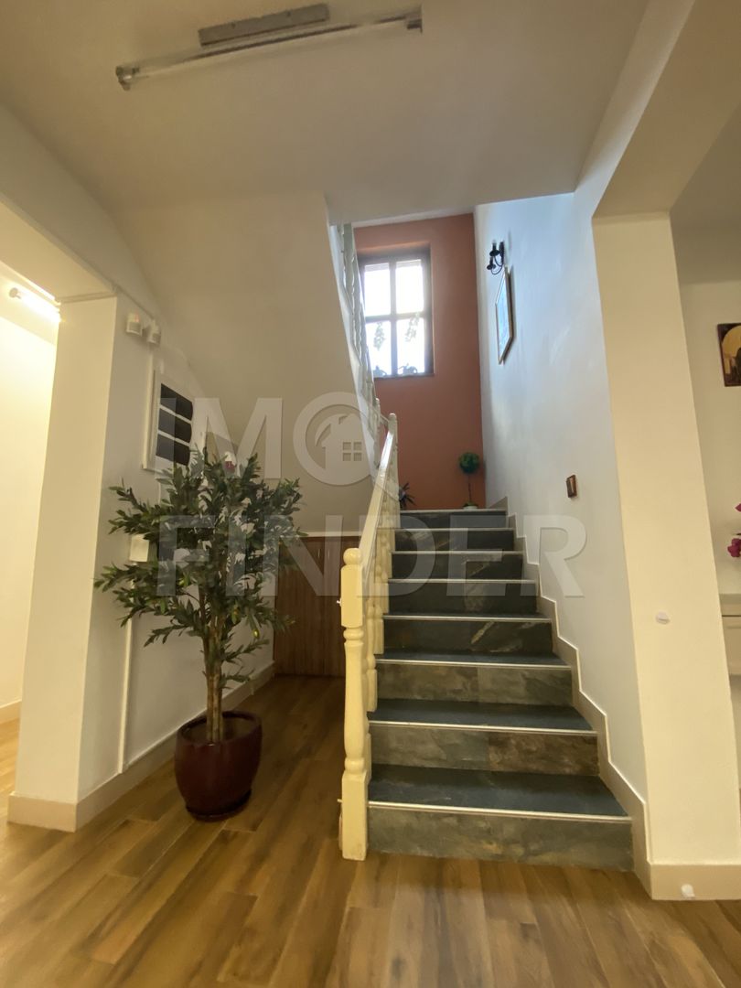 Vila individuala/Pensiune, teren 1022 mp, piscina, pompa de caldura - Poză 18