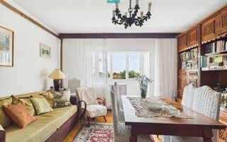 Apartament cu 3 camere, decomandat în Dâmbovița - Poză 1