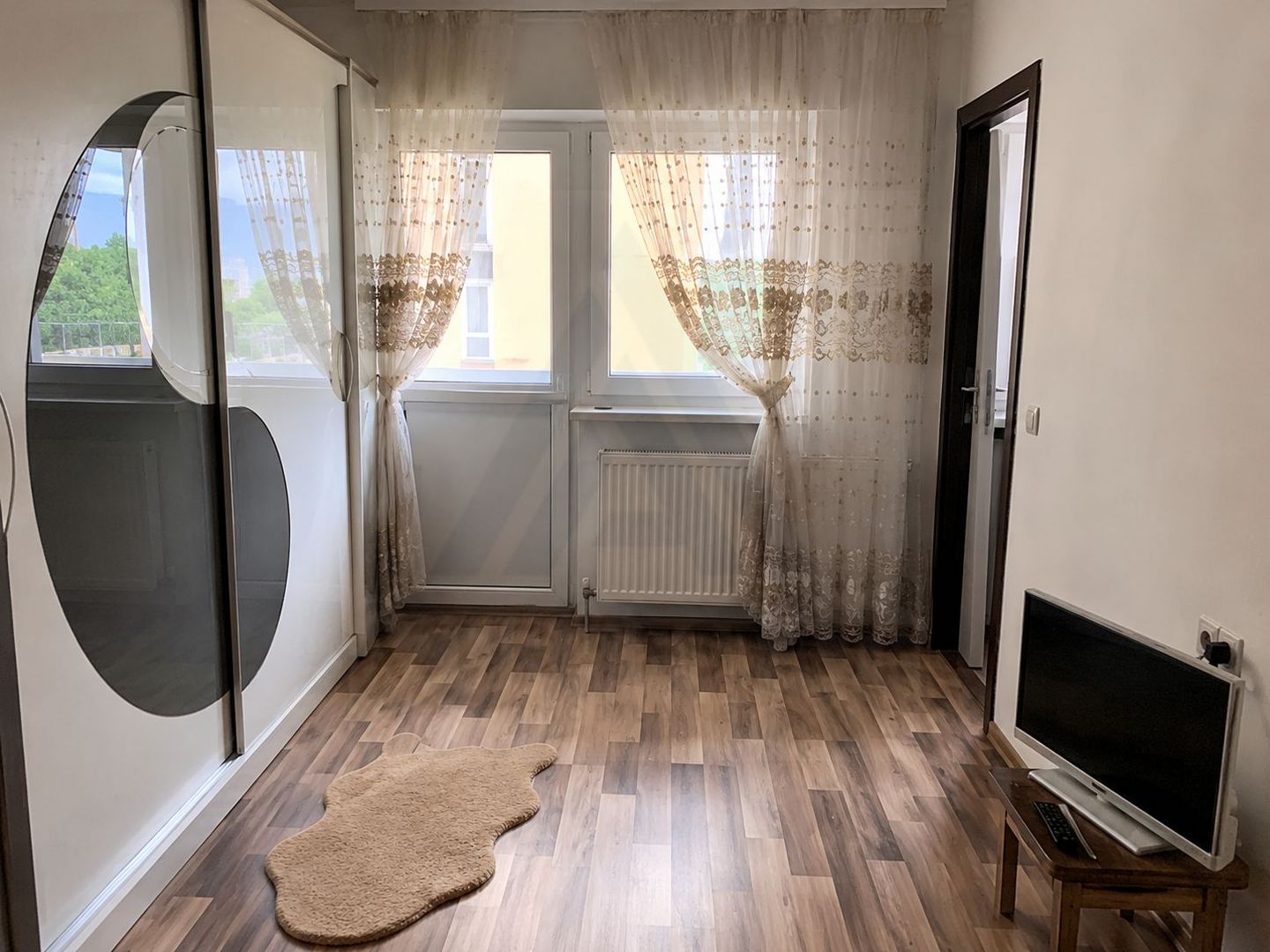 Garsoniera moderna etaj 2 balcon inchis zona Hipodrom  IV - Poză 1