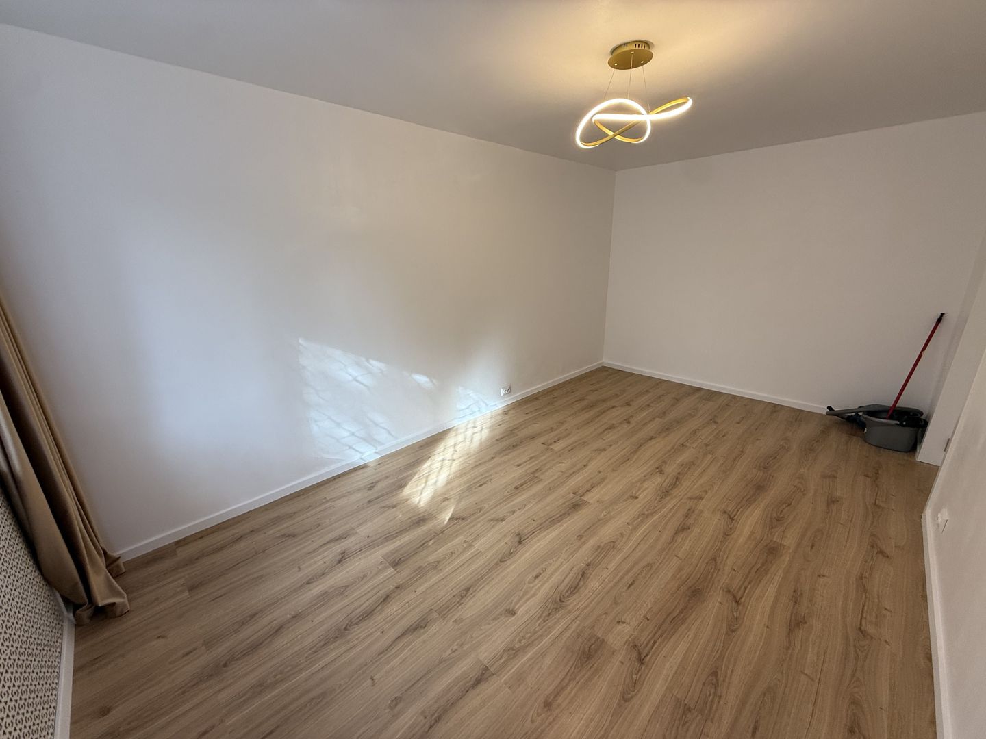 Garsoniera Renovata - Decomandata - Gorjului - Metrou 10 minute - Poză 5