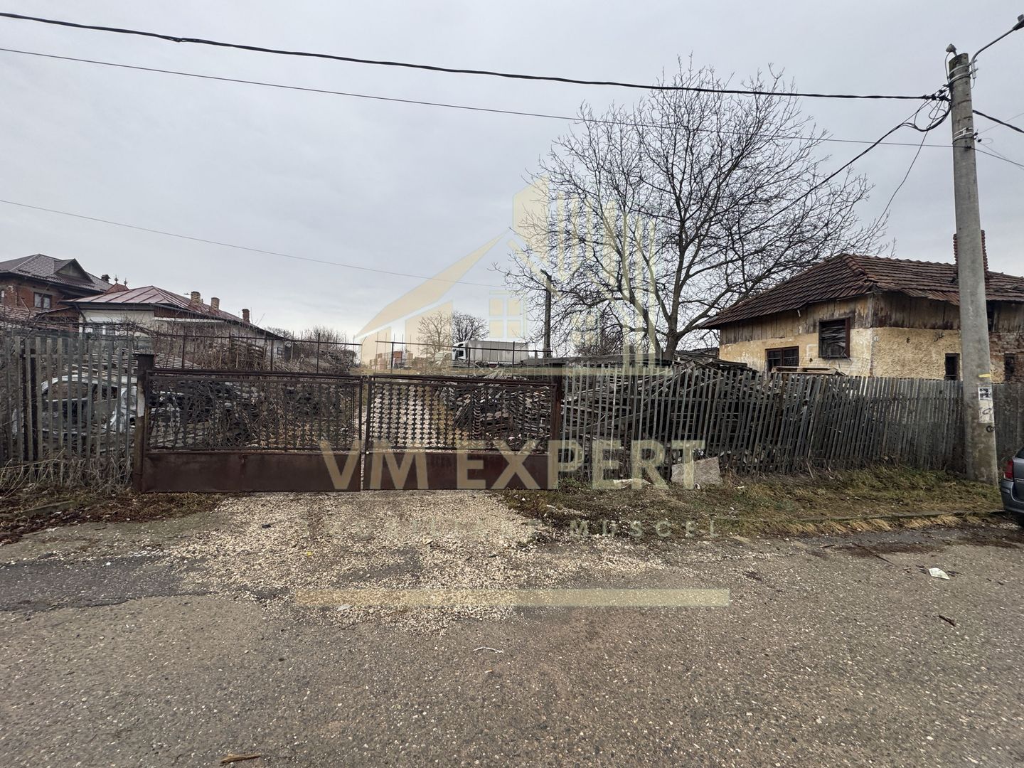 TEREN INTRAVILAN 3364 MP CAMPULUNG ZONA MĂNĂSTIREA NEGRU VODĂ COMISION 0 - Poză 3