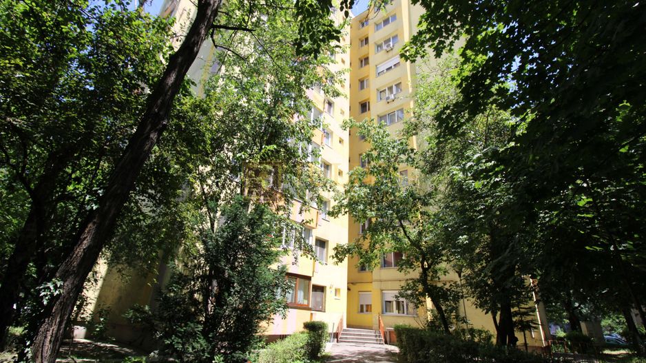 Medicina - Iulius Mall, dormitor cu pat matrimonial. - Poză 1