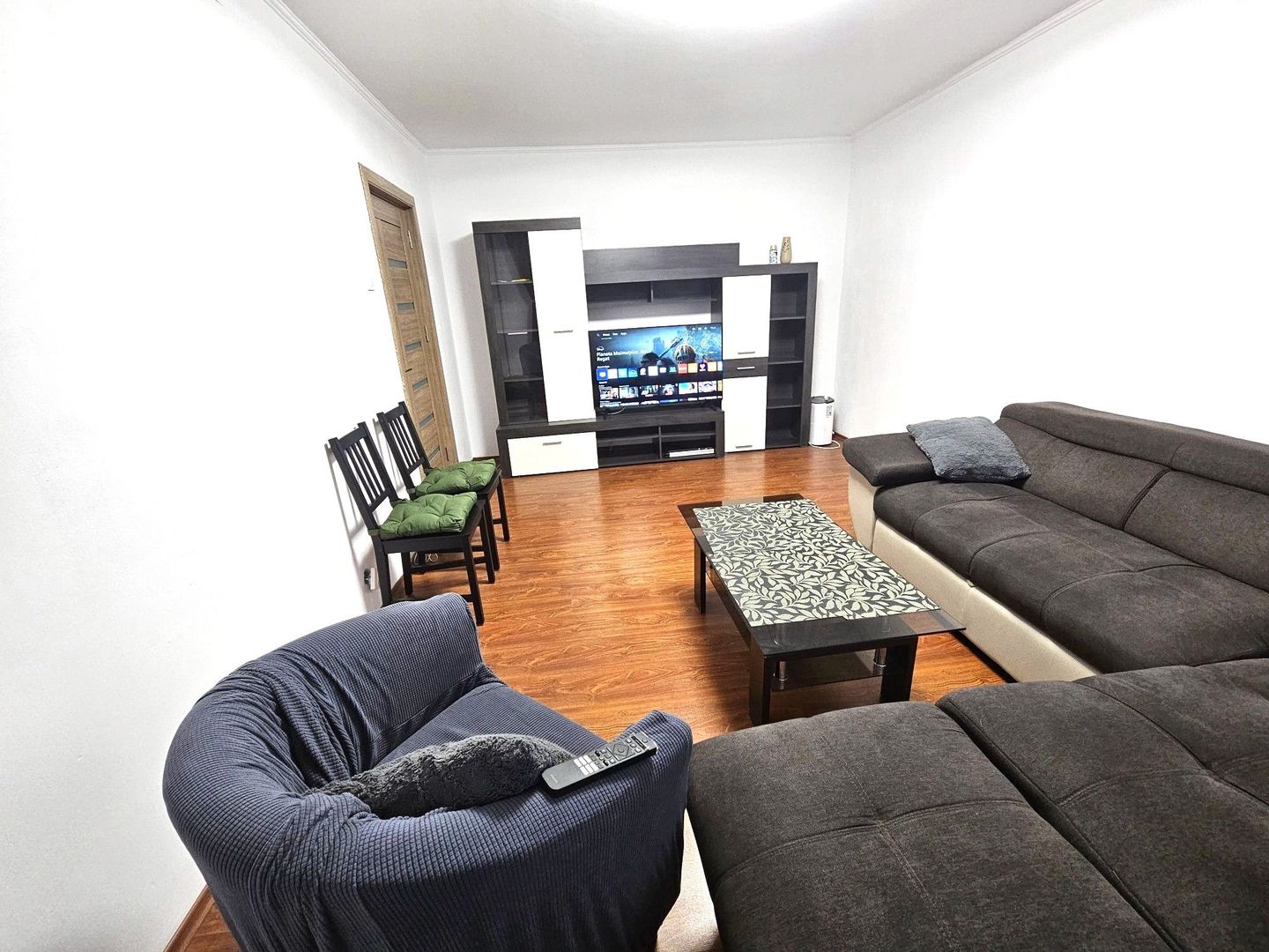 Închiriez Apartament cu 🏡 2 camere, centrală proprie, parcare, 1 Decembrie 1918 - Poză 2