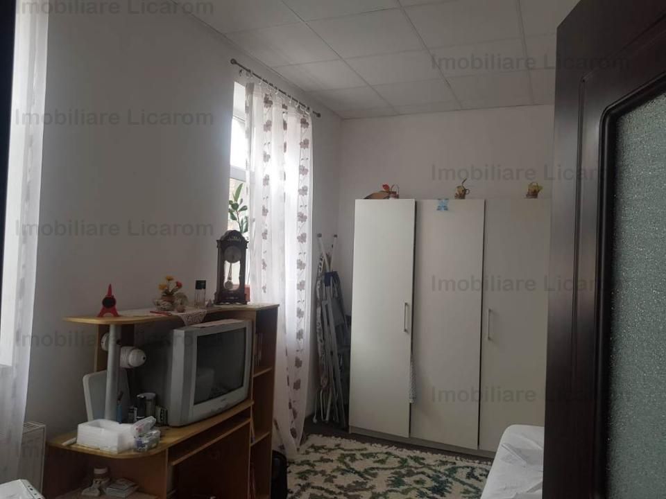 Corp de casa Blumana, zona str Lunga,curte,pod,beci. - Poză 8