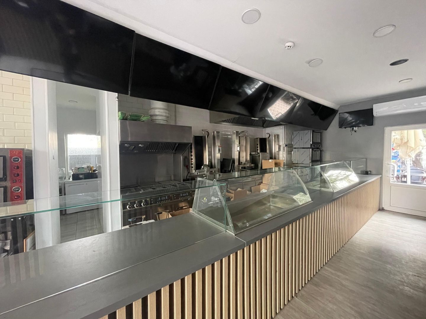 Spatiu Comercial | Vitrina 7ml | Metrou Pipera | Trafic Intens - Poză 2