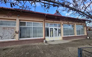 Se oferă spre vânzare / închiriere clădire cu spațiu comercial - Poză 15