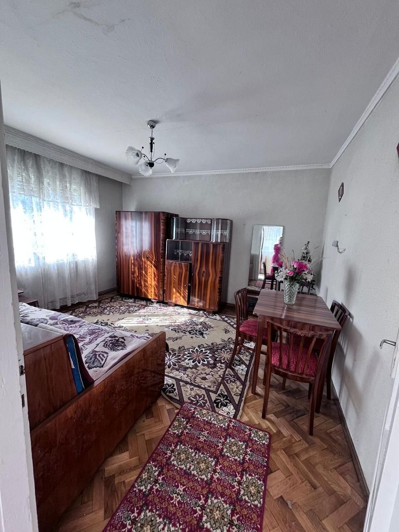 Casa de vanzare cu 3 camere, zona Schit - Poză 3