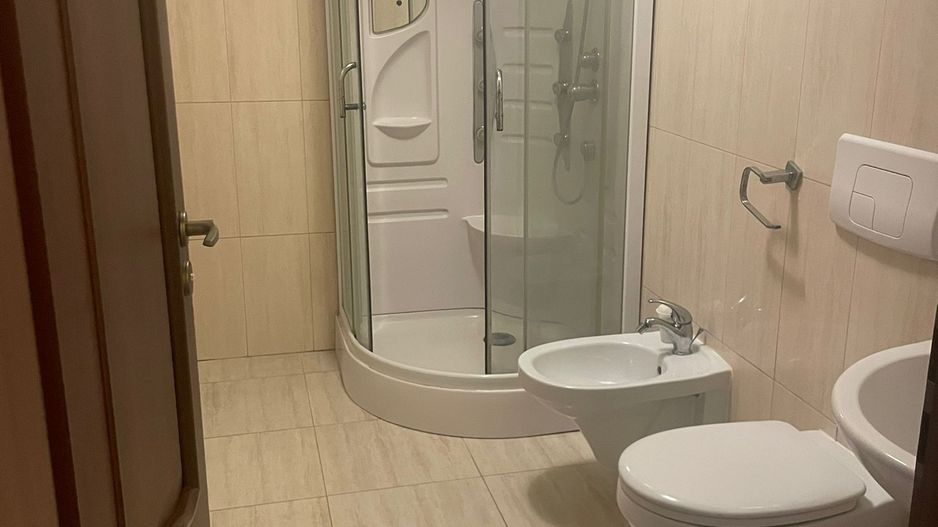 Casa de inchiriat - 200 mp - 6 dormitoare - Str. Tecuci - Poză 8