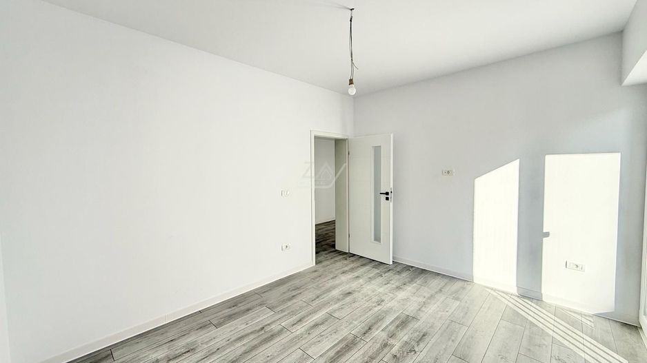 Disponibil imediat. Etaj 1. Bucatarie inchisa. Loc de parcare. Drum asfaltat. - Poză 8