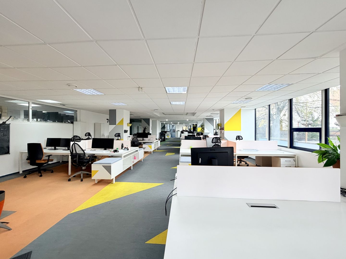 Un sediu care inspiră încredere, în inima Timișoarei - Poză 15