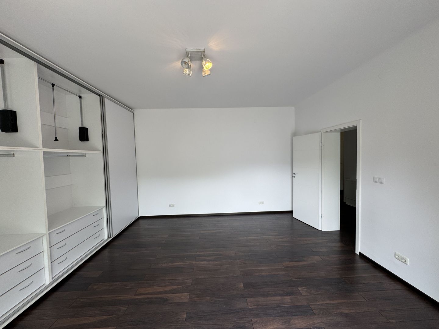 Apartament cu vedere spre Tâmpa, liniște și natură, în Centrul Istoric al Brașov - Poză 15