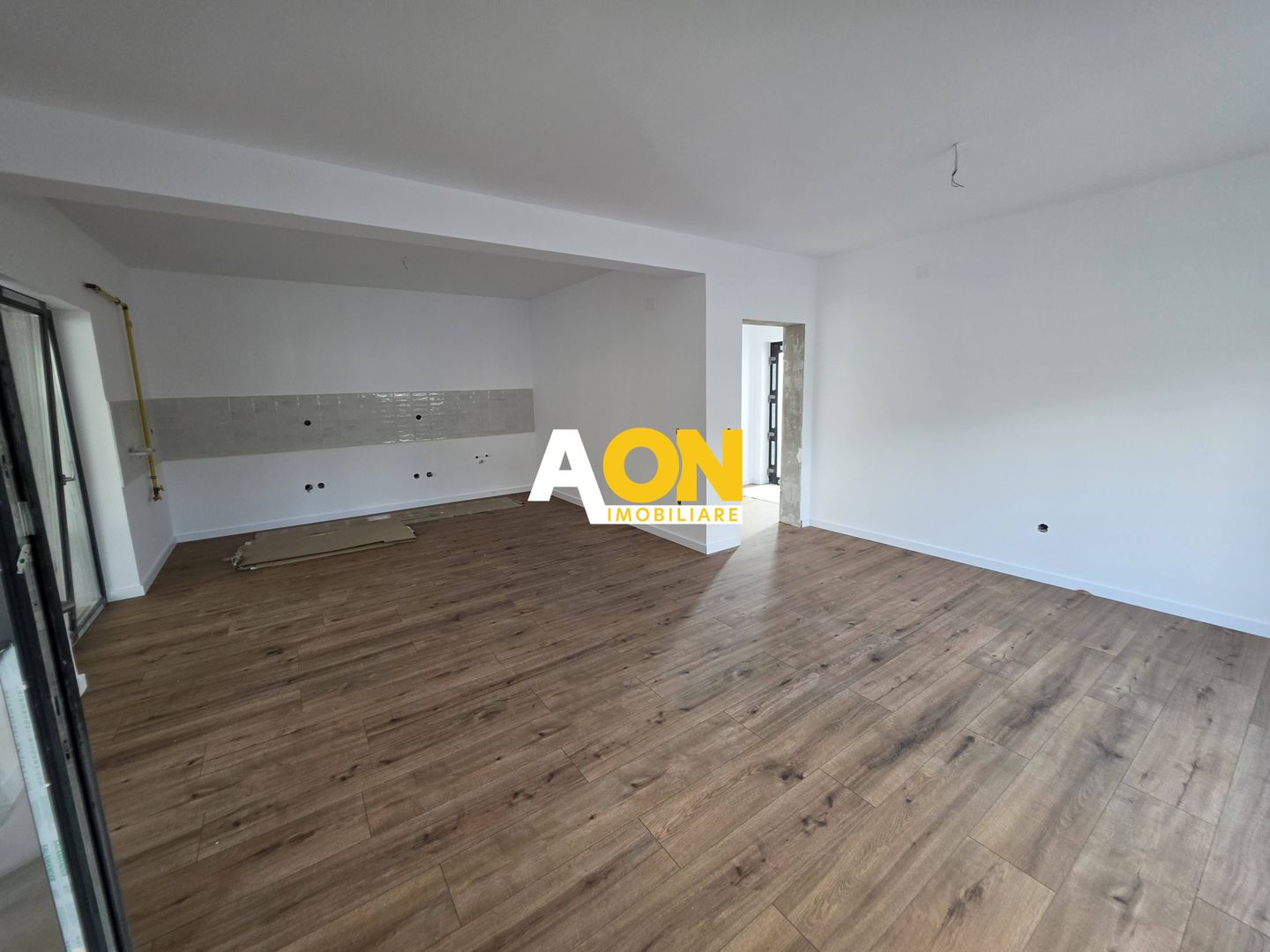 Duplex modern, 4 camere, curte 315 mp, predare mobilata,zonă liniștită - Poză 4