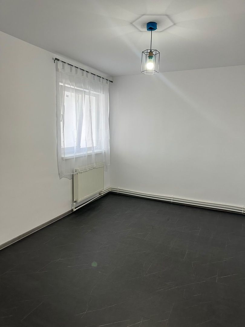 De vanzare apartament cu 3 camere, zona Faleza, etaj 7/8, 149.000 euro - Poză 4