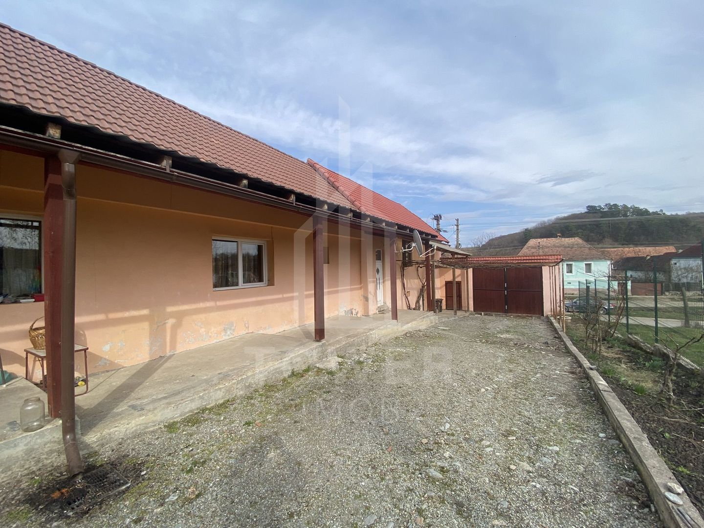 Casă săsească de vânzare | 207 mp utili | 1.500 mp teren | Sat Apos, Sibiu - Poză 2