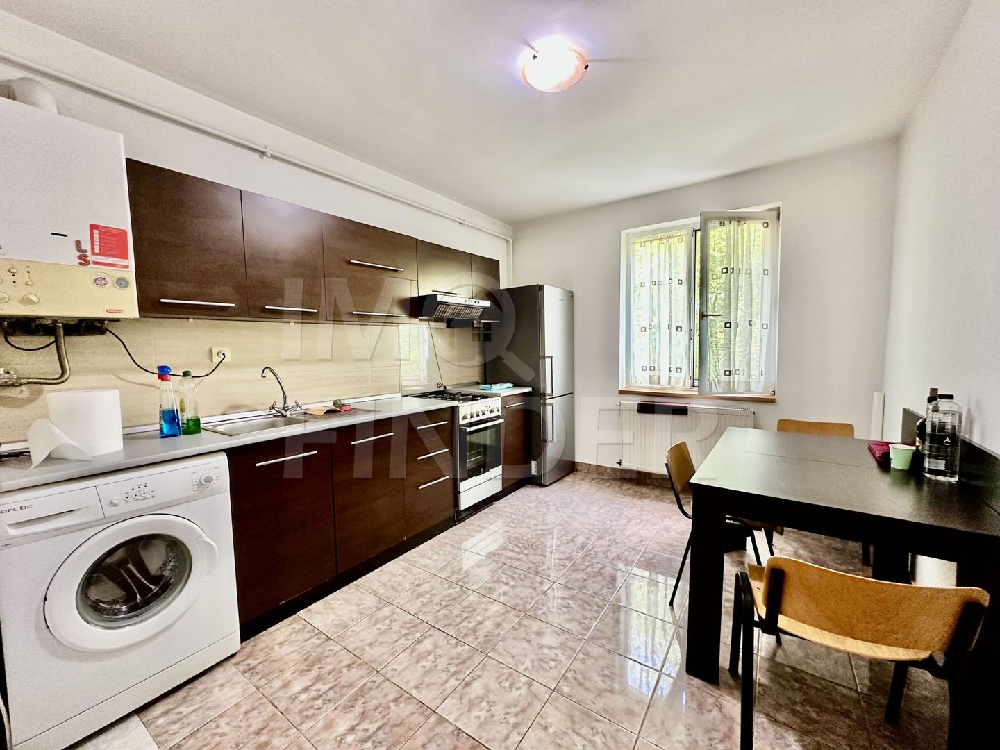 Vanzare 2 camere, in vila, etaj 1, decomandat, 63 mp utili, parcare - Poză 5