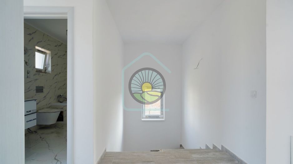 CASA  5 CAMERE IZVOR-TARLUNGENI - Poză 16