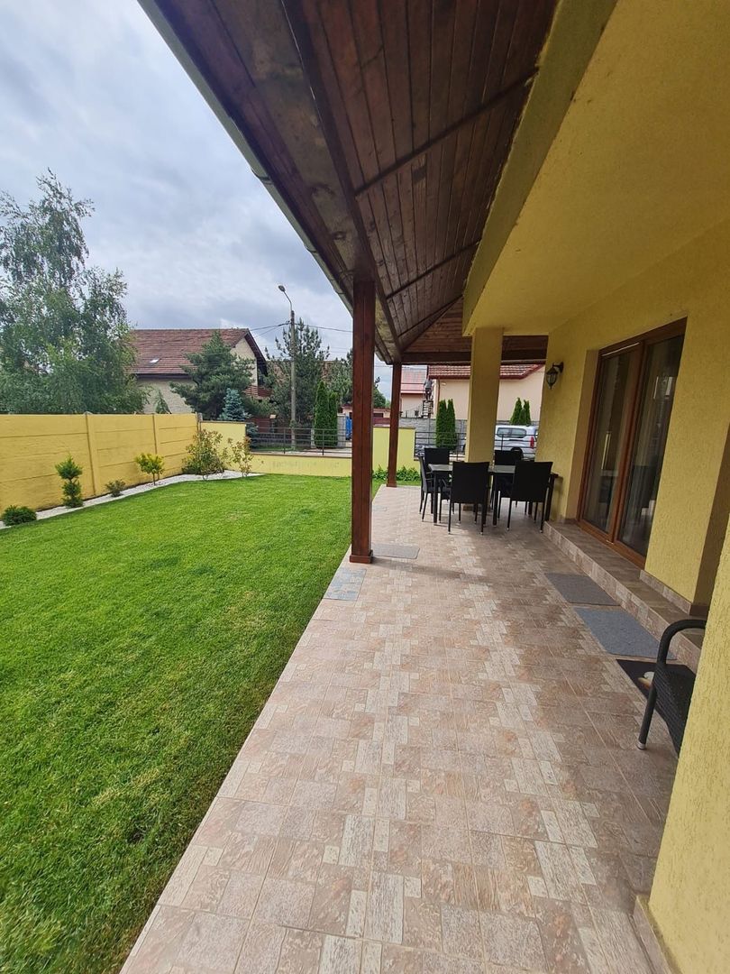 Vila spațioasă și recent renovată în Ghiroda! - Poză 24