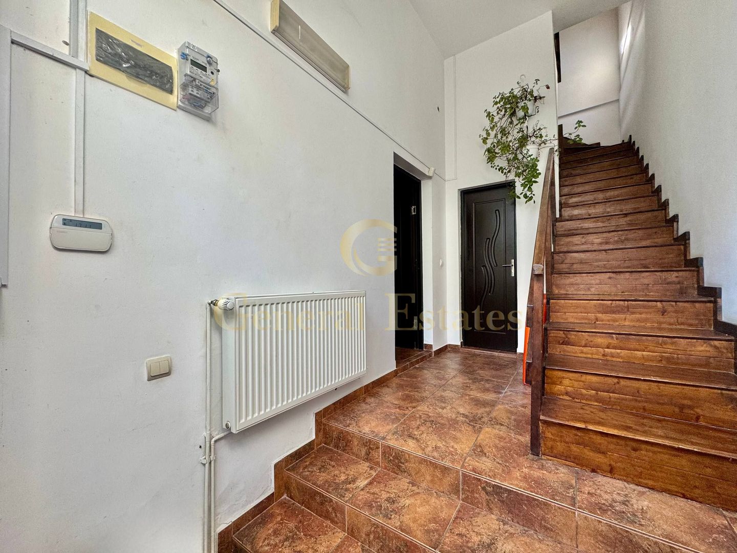 Spre Vânzare Proprietate remarcabilă cu 6 camere în inima Iașului ! - Poză 10