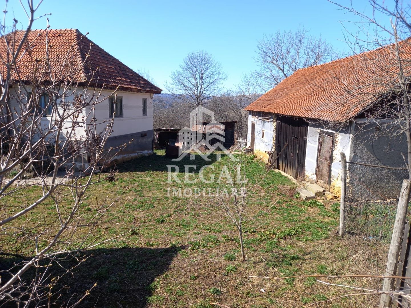 Două case de vânzare – Cerisor – teren generos 6996 mp - Poză 11