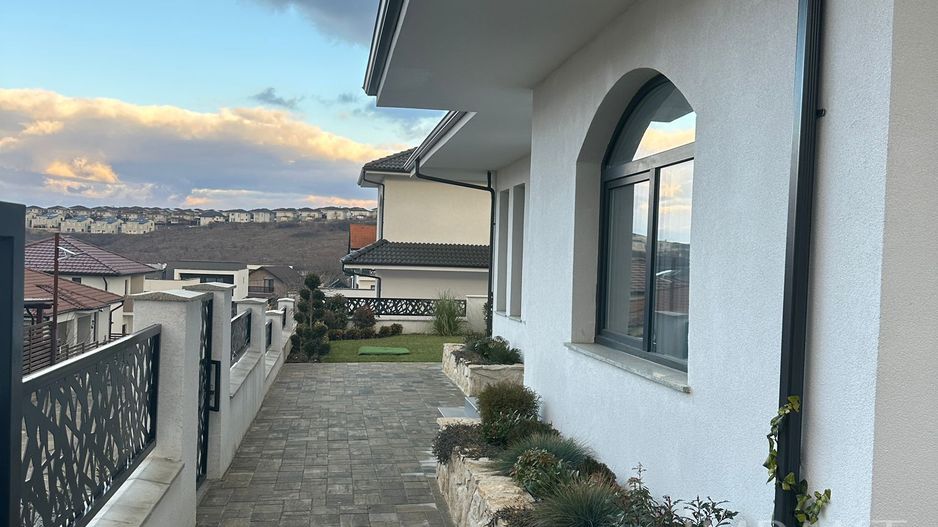 Casa superba de vanzare, situata intr-o zona aerisita a Dezmirului! - Poză 14