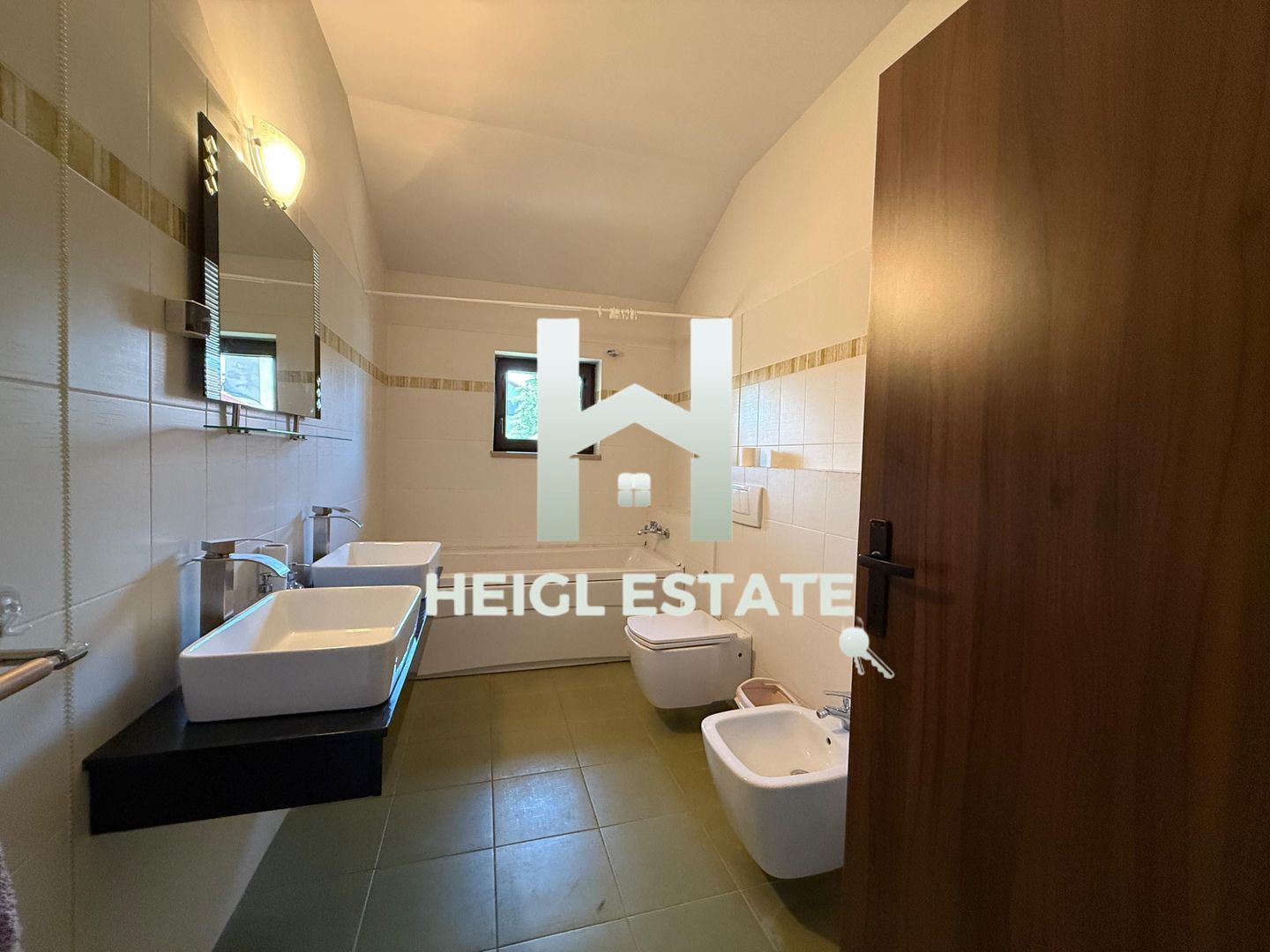 Casa individuala—perfecta pentru familie sau business - Poză 14