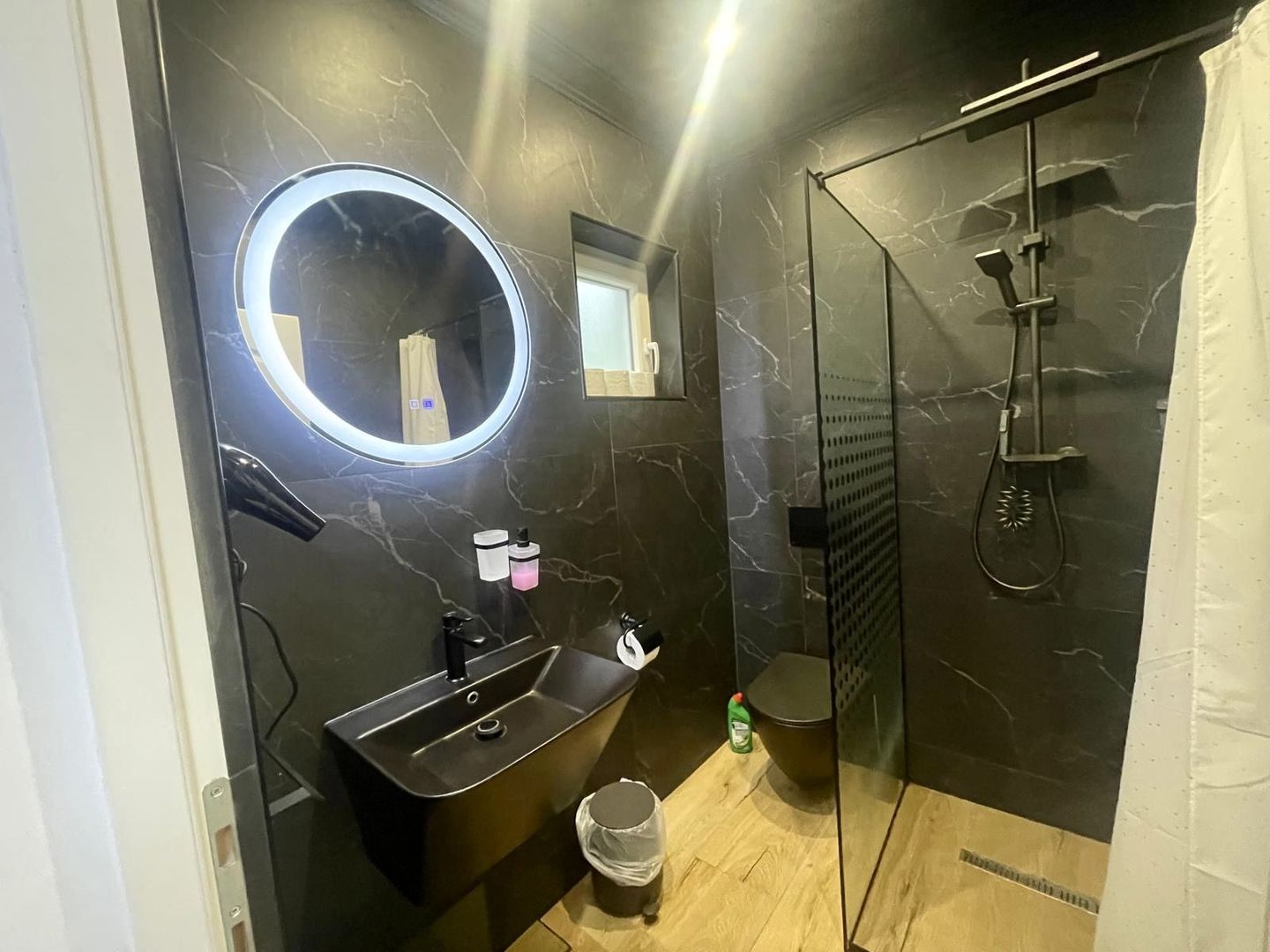 Casa moderna de inchiriat | Burdujeni | Pret pe zi - Poză 13