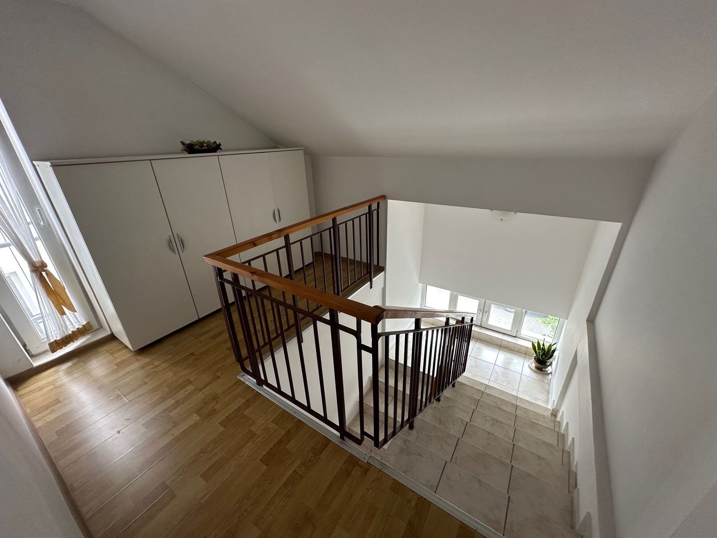 Casă / Vilă cu 5 camere zona Lunei - Poză 38