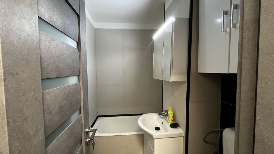 Garsonieră renovată 2025, parter, mobilată complet, zona Titan - Poză 8