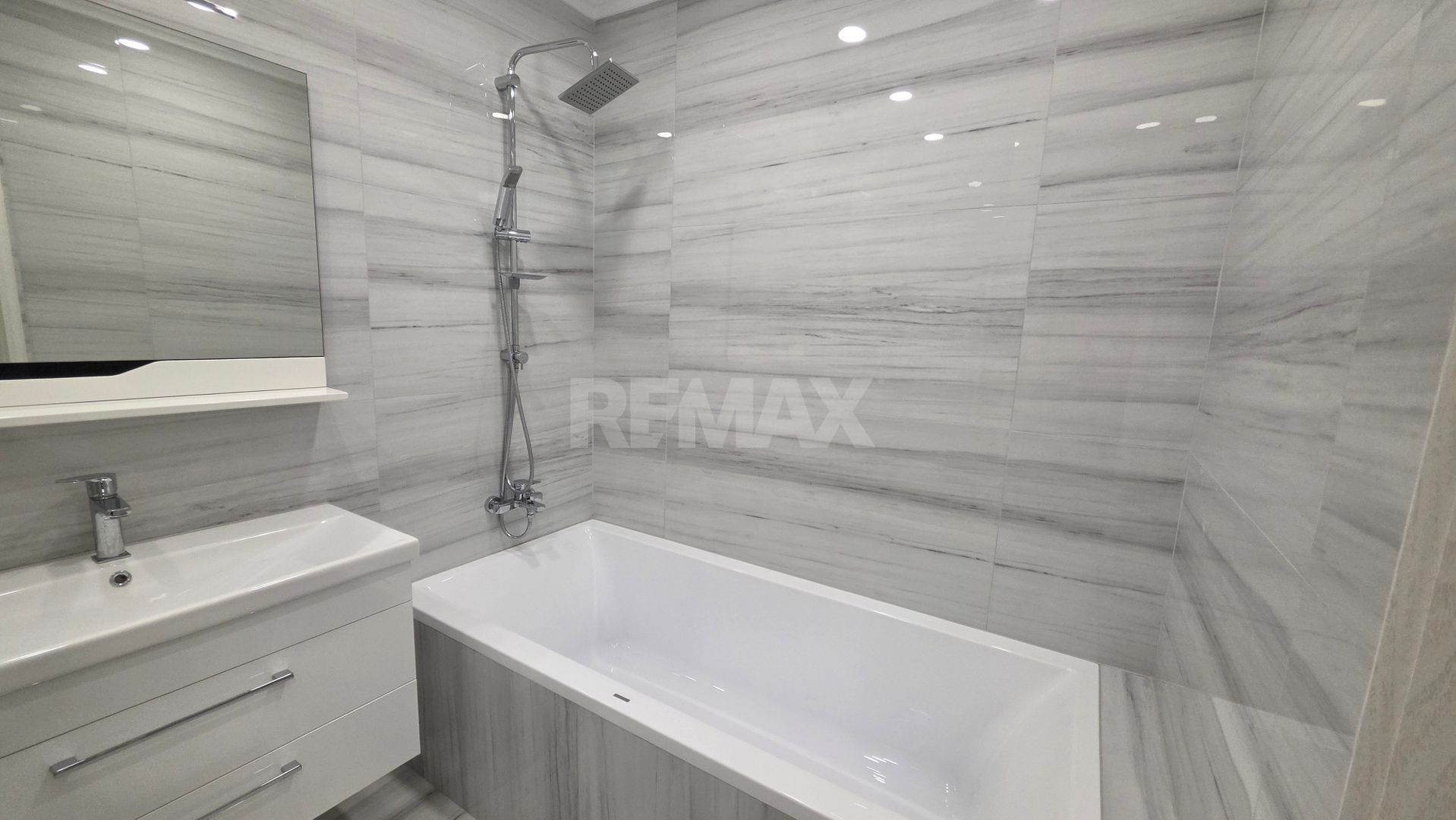 Apartament cu 2 camere, Centru, Chișinău - Poză 10
