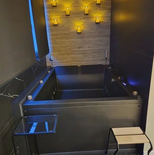 Studio Ultramodern cu Jacuzzi, Mobilat și Utilat Complet - Poză 3