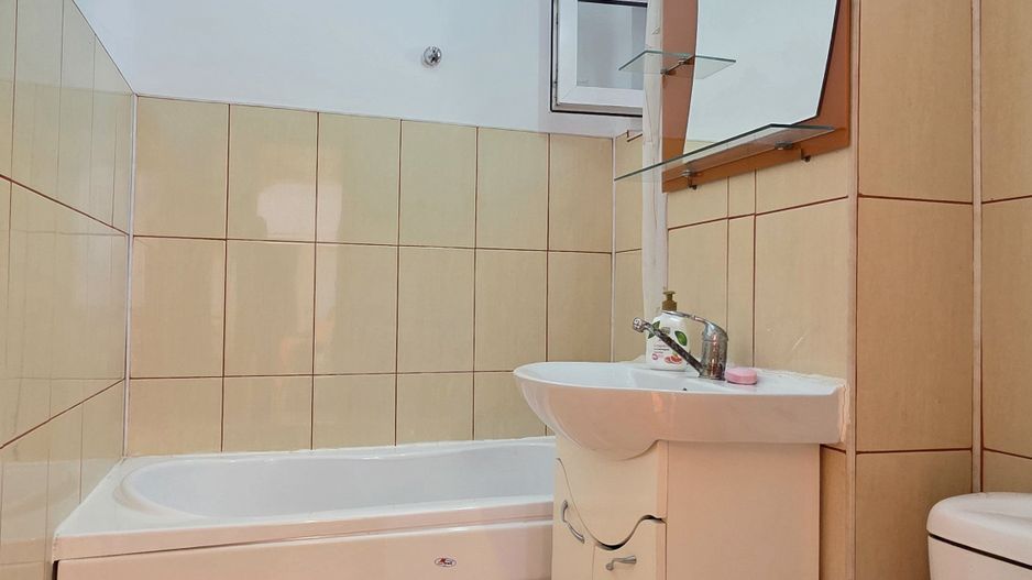 Apartament cu 2 camere, etaj 2, mobilat și utilat, VASLUI - zona ULTRACENTRAL; - Poză 8