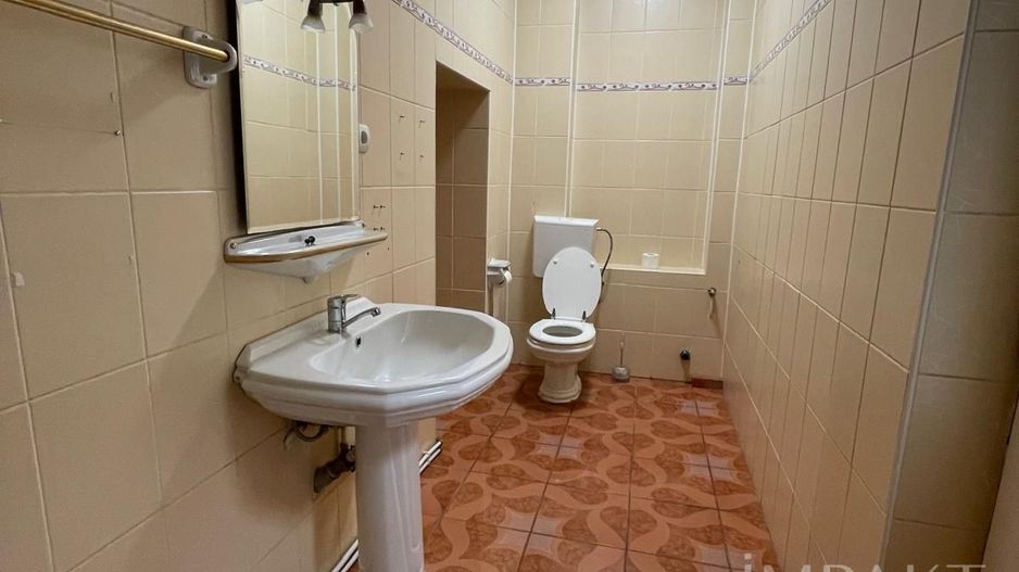 Spatiu comercial cu vad bun de inchiriat in zona centrală! - Poză 9