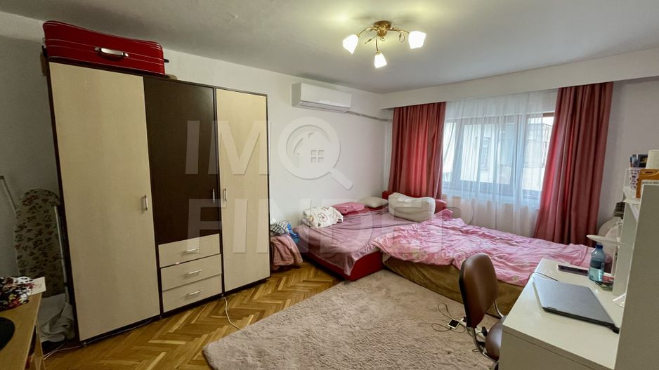 Vanzare apartament 3 camere, decomandat, Plopilor - Poză 1