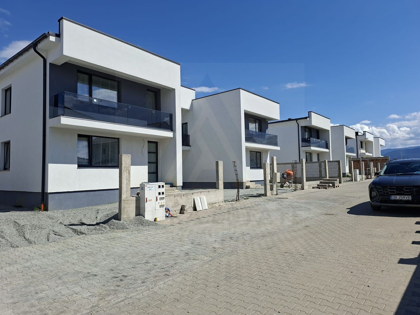 Casa moderna 3 camere 2 bai si curte 170 mp in zona Arhitectilor - Poză 2