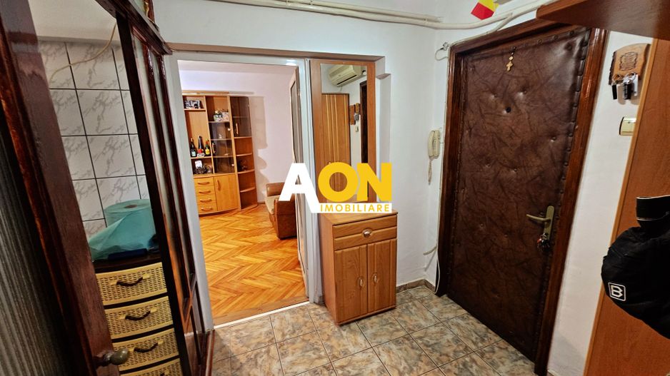 Apartament 2 camere, mobilat, utilat, etaj 3, cu boxa si parcare - Poză 3