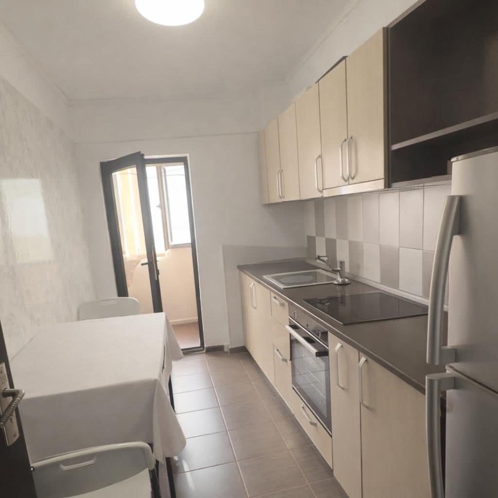Vand apartament 2 camere - Poză 2